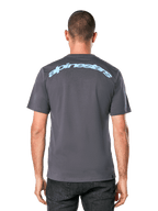 Alpinestars Horizon CSF Tee, t-shirt a maniche corte, grigio antracite, vista posteriore con scritta Alpinestars ad arco in azzurro, abbigliamento sportivo casual
