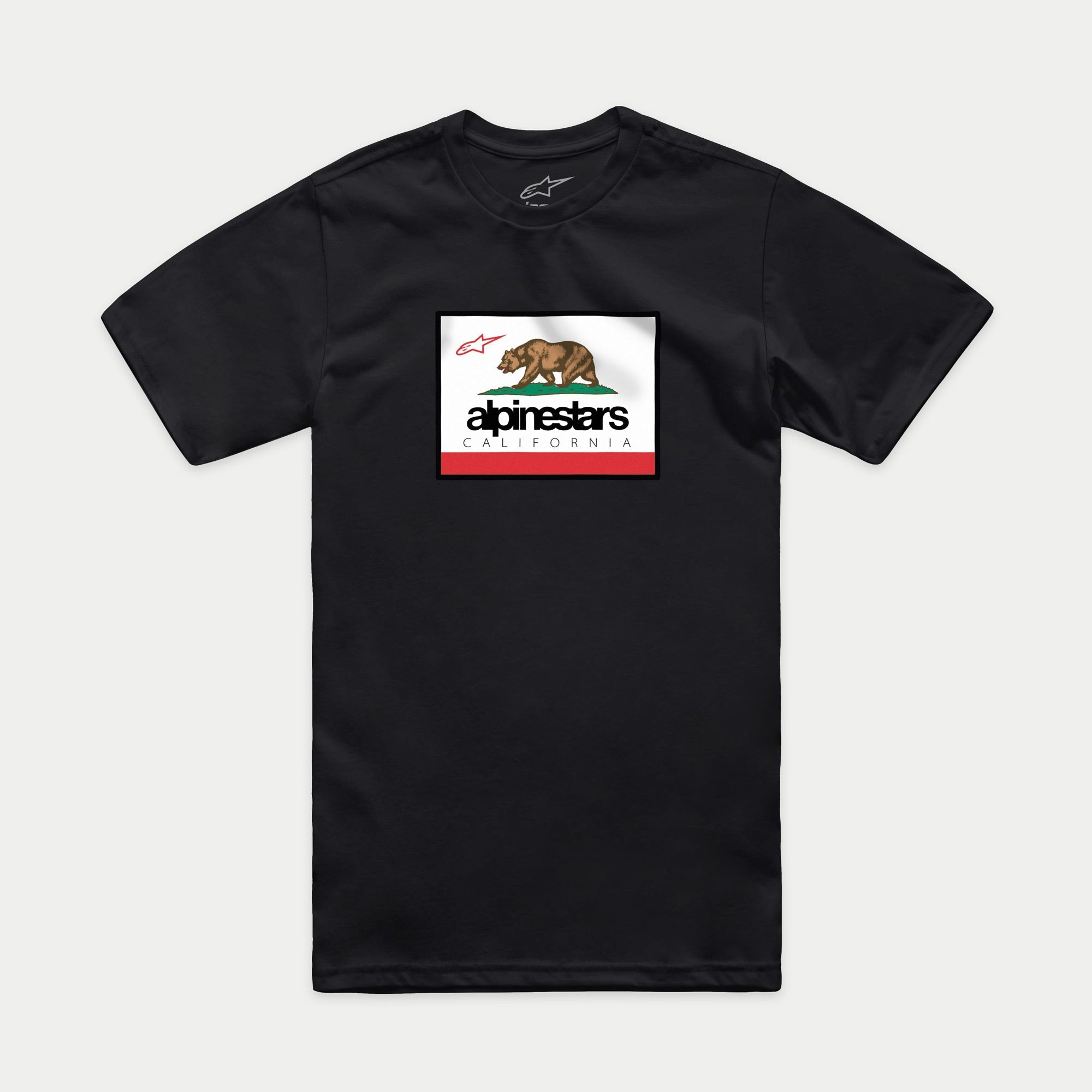 Alpinestars Cali 2.0 CSF Tee, maglietta a maniche corte, nero, grafica ispirata alla California con un orso grizzly e logo Alpinestars, abbigliamento sportivo casual motorsport