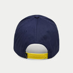 Alpinestars Par Hat, cappellino snapback blu navy, vista posteriore con cinturino regolabile giallo brillante e piccola etichetta nera con logo, corona strutturata in twill di cotone navy, accessorio sportivo casual
