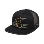 Cappello Alpinestars Ride 4.0 Camo Trucker, nero, con logo Alpinestars camouflage e scritta RIDE sul davanti, visiera piatta, corona strutturata, retro in rete nera traspirante, design casual ispirato al motorsport
