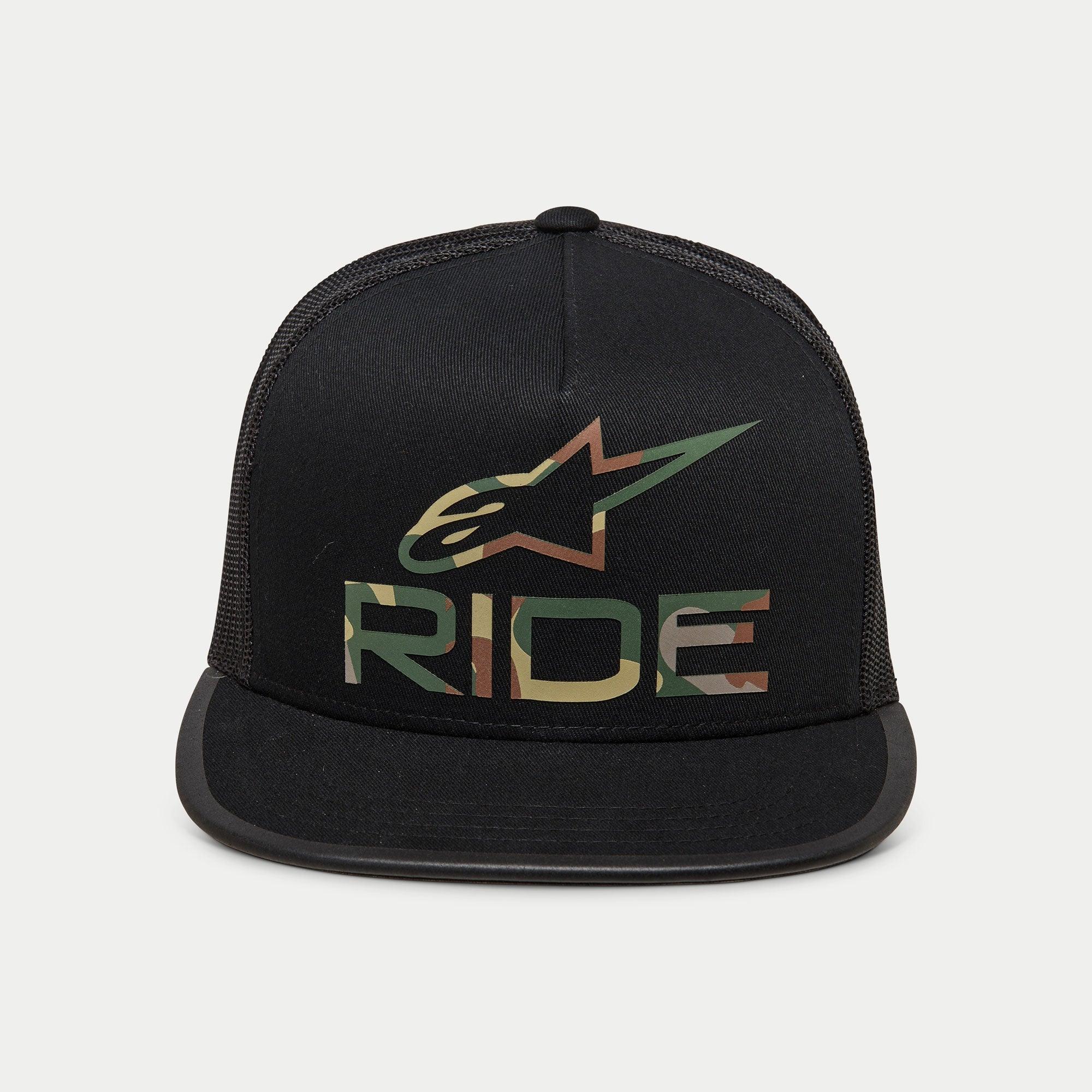 Alpinestars Ride 4.0 Camo Trucker Hat, cappello snapback nero stile trucker, con logo con motivo mimetico e scritta 'RIDE' su corona strutturata, visiera piatta, retro in mesh nero traspirante, design casual ispirato al motorsport