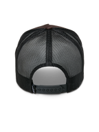 Alpinestars Heritage Patch Trucker Hat, cappello trucker, marrone e nero, vista posteriore con pannelli in rete nera, chiusura snapback regolabile e piccolo dettaglio del logo bianco sul cinturino