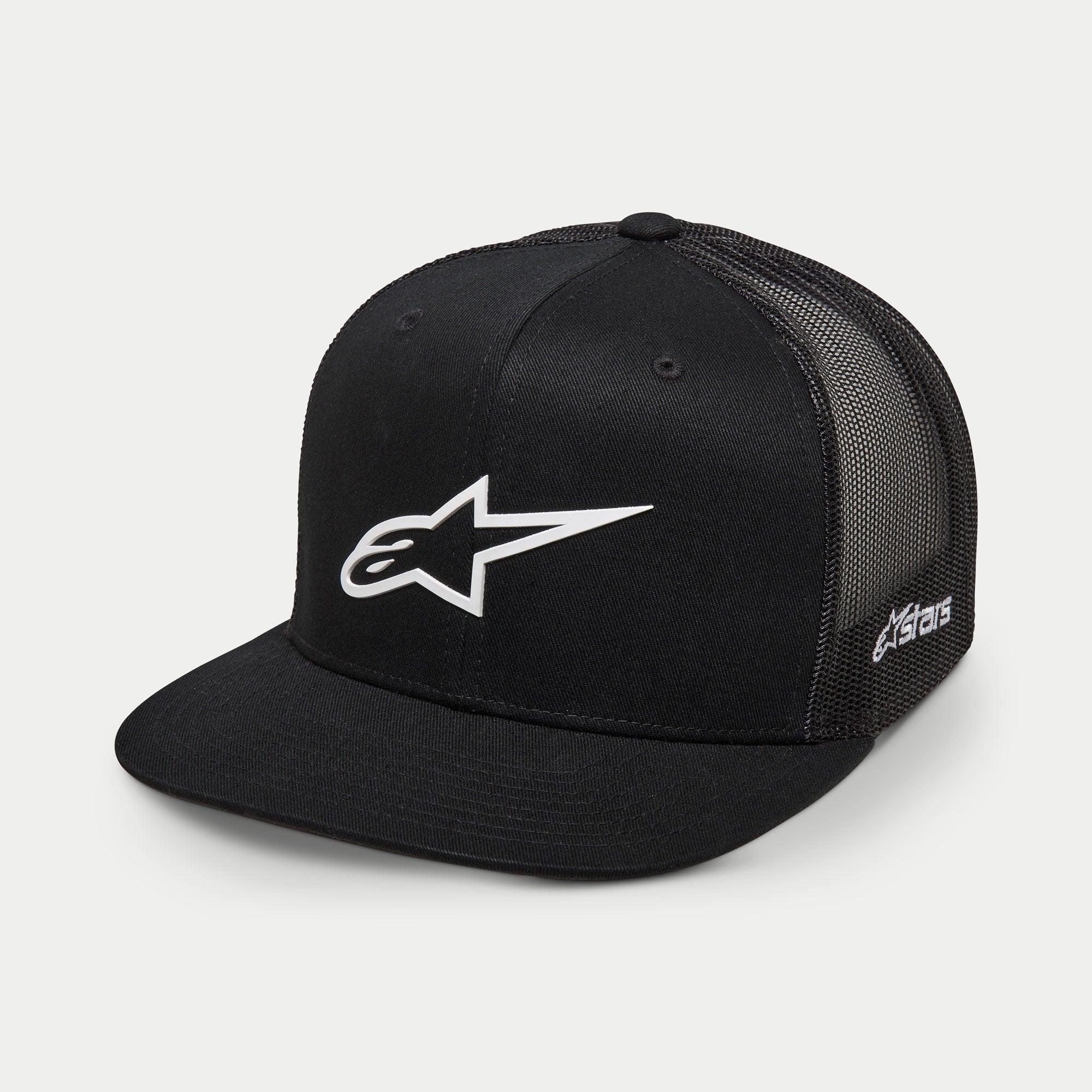 Alpinestars 3D Ageless Trucker Hat, nero e bianco, corona strutturata con visiera piatta, retro in rete di poliestere, con grande logo Ageless bianco ricamato in 3D sul davanti e marchio Astars laterale, cappellino casual lifestyle motorsport