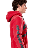 Felpa con cappuccio Alpinestars Unbound, felpa pullover in pile rosso, profilo laterale con marchio Alpinestars grigio scuro sulla manica, finitura tinta in capo con cappuccio regolabile, streetwear casual motorsport