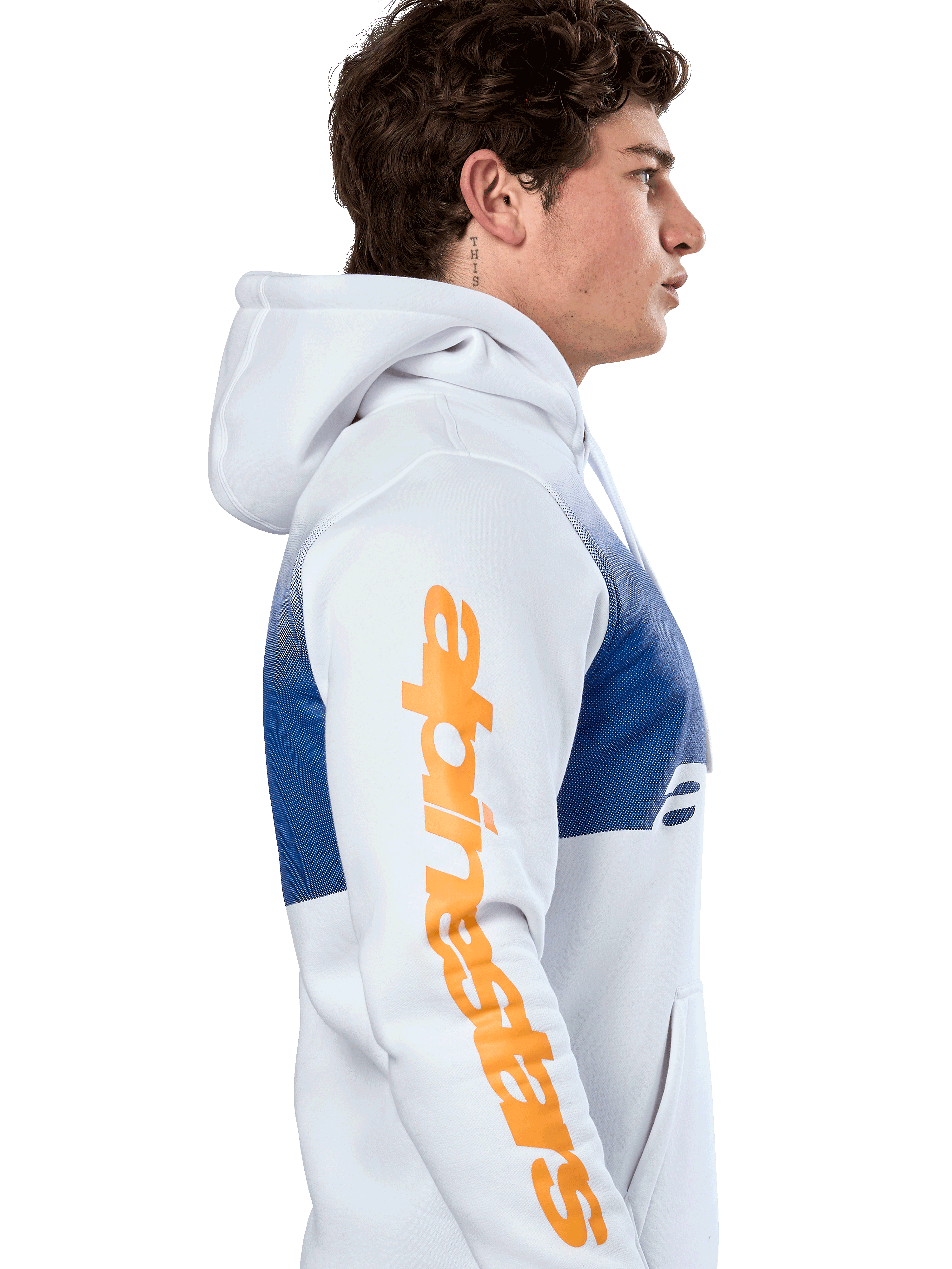 Alpinestars Specter Hoodie, streetwear casual, bianca con stampa a sfumatura blu, grande logo Alpinestars arancione sulla manica, profilo laterale di un uomo che indossa la felpa con cappuccio