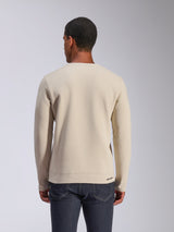 Alpinestars Positive Crew, felpa girocollo Off White, vista posteriore, casual motorsport streetwear, polsini e orlo a coste, con un piccolo logo Alpinestars sull'orlo posteriore