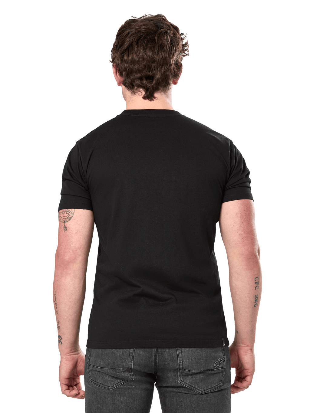 Alpinestars Semicircle CSF Tee, maglietta a maniche corte, nera, vista posteriore su modello, retro tinta unita, streetwear casual ispirato al motorsport, abbinata a jeans grigio scuro