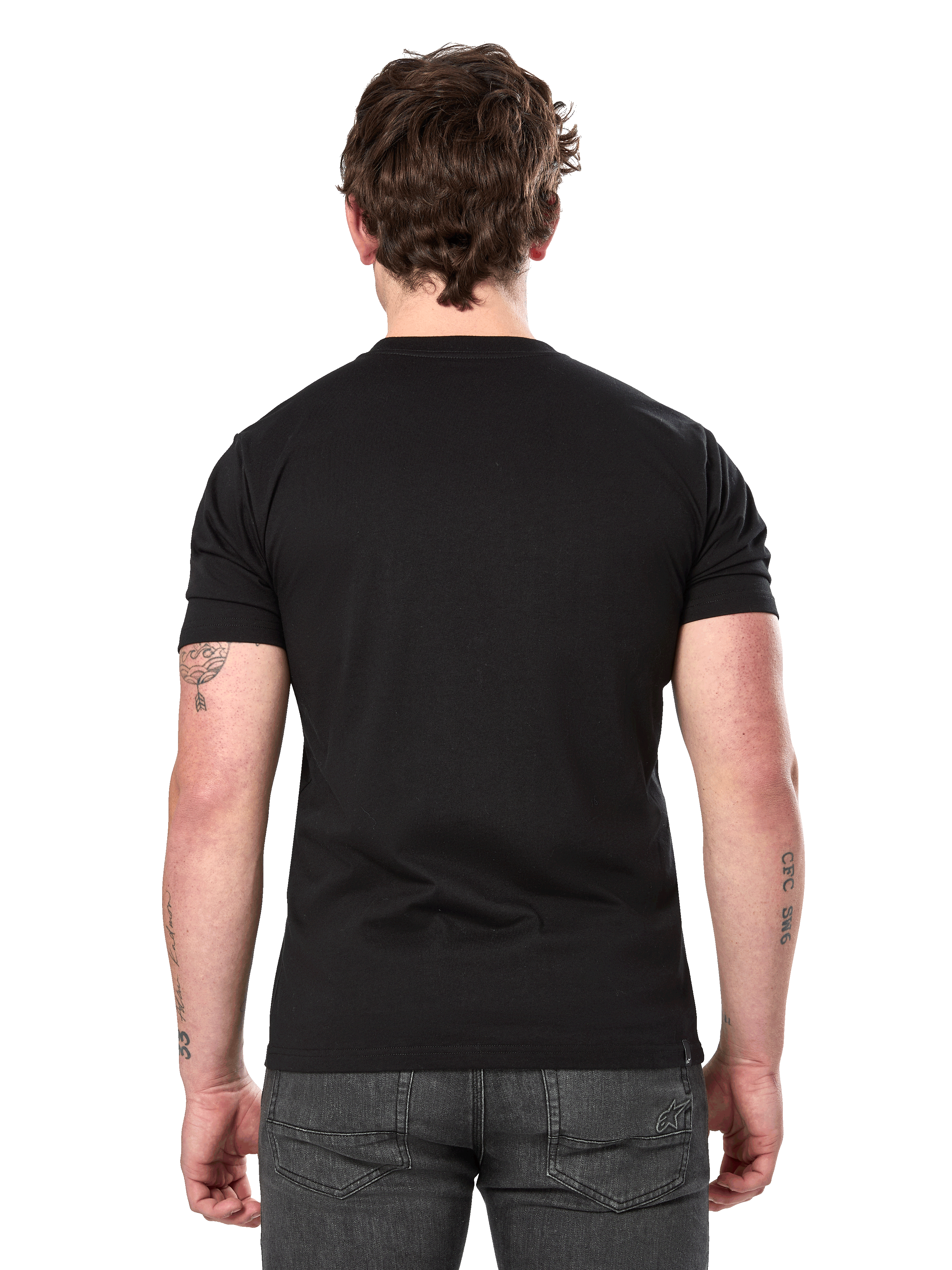 Alpinestars Semicircle CSF Tee, maglietta a maniche corte, nera, vista posteriore su modello, retro tinta unita, streetwear casual ispirato al motorsport, abbinata a jeans grigio scuro