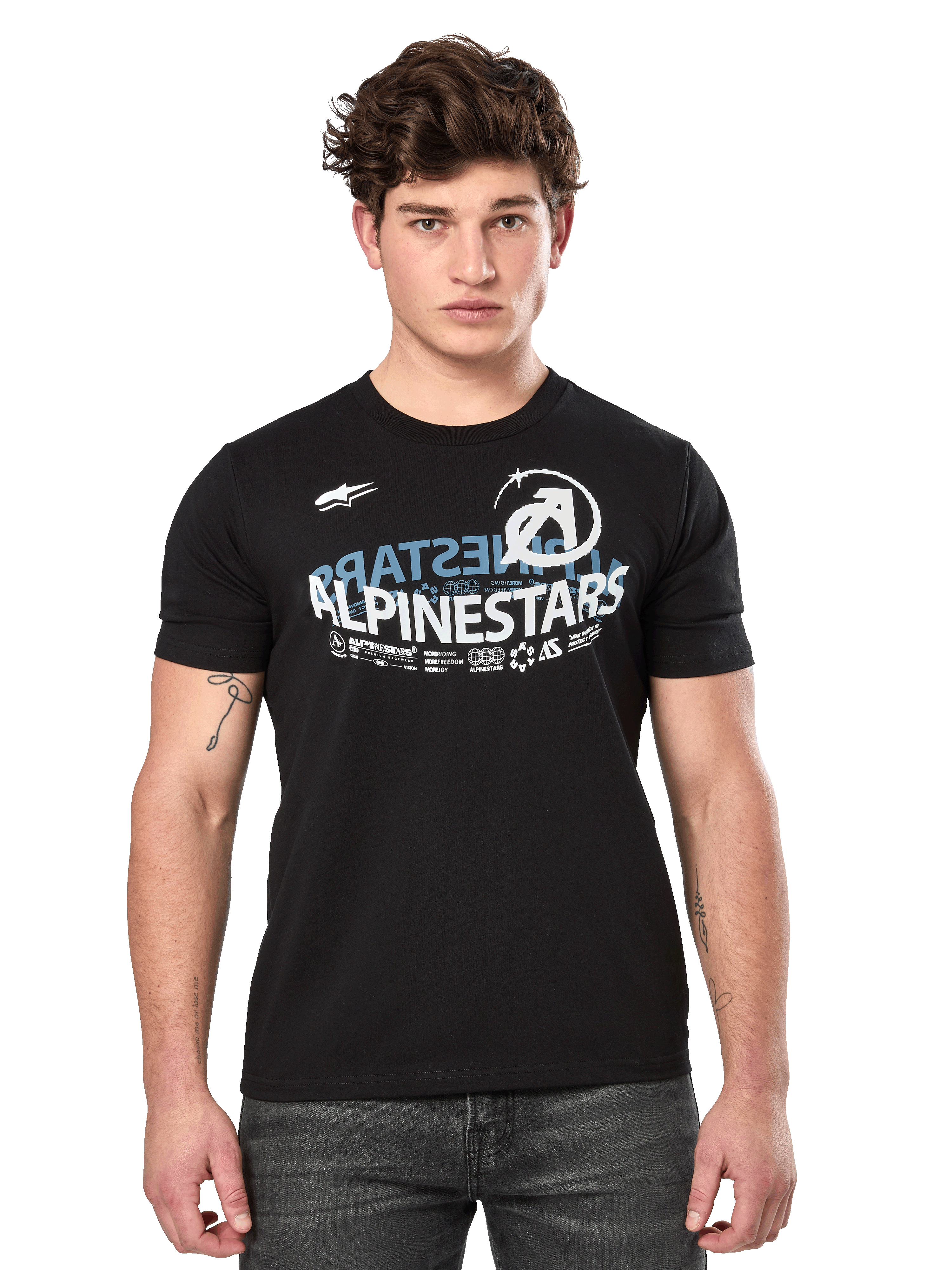 Alpinestars Semicircle CSF Tee, t-shirt a maniche corte nera, grafica Alpinestars curva a semicerchio bianca e blu sul petto, abbigliamento casual motorsport streetwear
