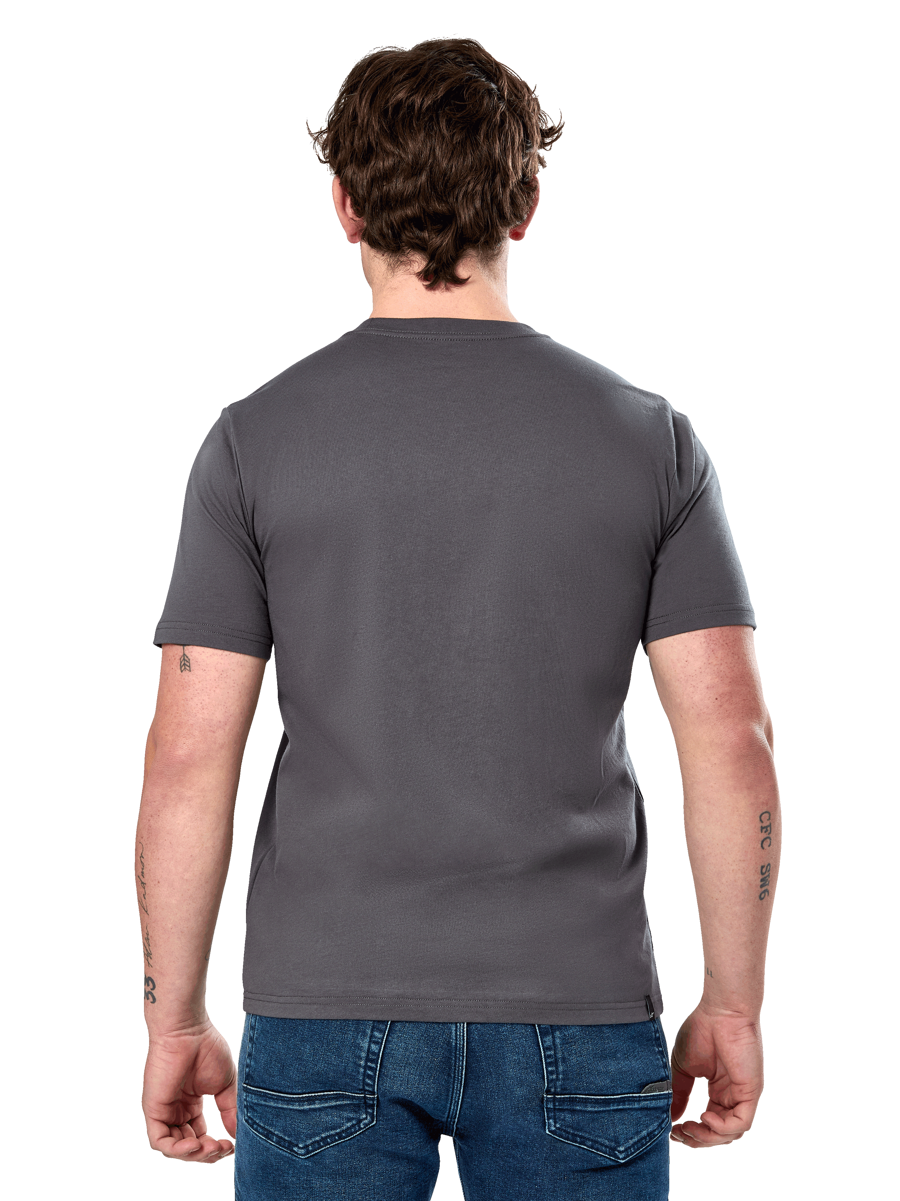 Alpinestars Cereal CSF Tee, maglietta a maniche corte, antracite, vista posteriore, indossata da un modello con jeans blu, streetwear casual ispirato al motorsport