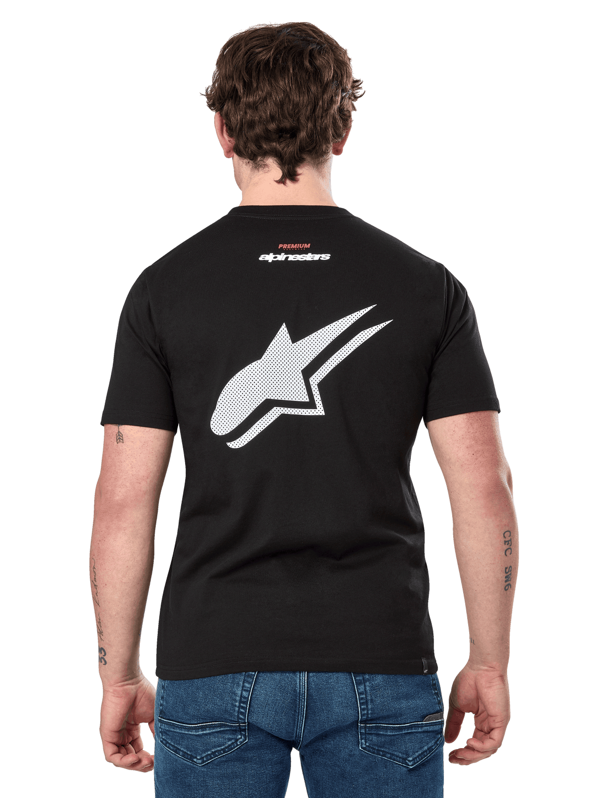 Alpinestars Formulate CSF Tee, maglietta a maniche corte, nero, vista posteriore con grande logo Astars bianco traforato e piccolo marchio Alpinestars, abbigliamento sportivo casual ispirato al motorsport