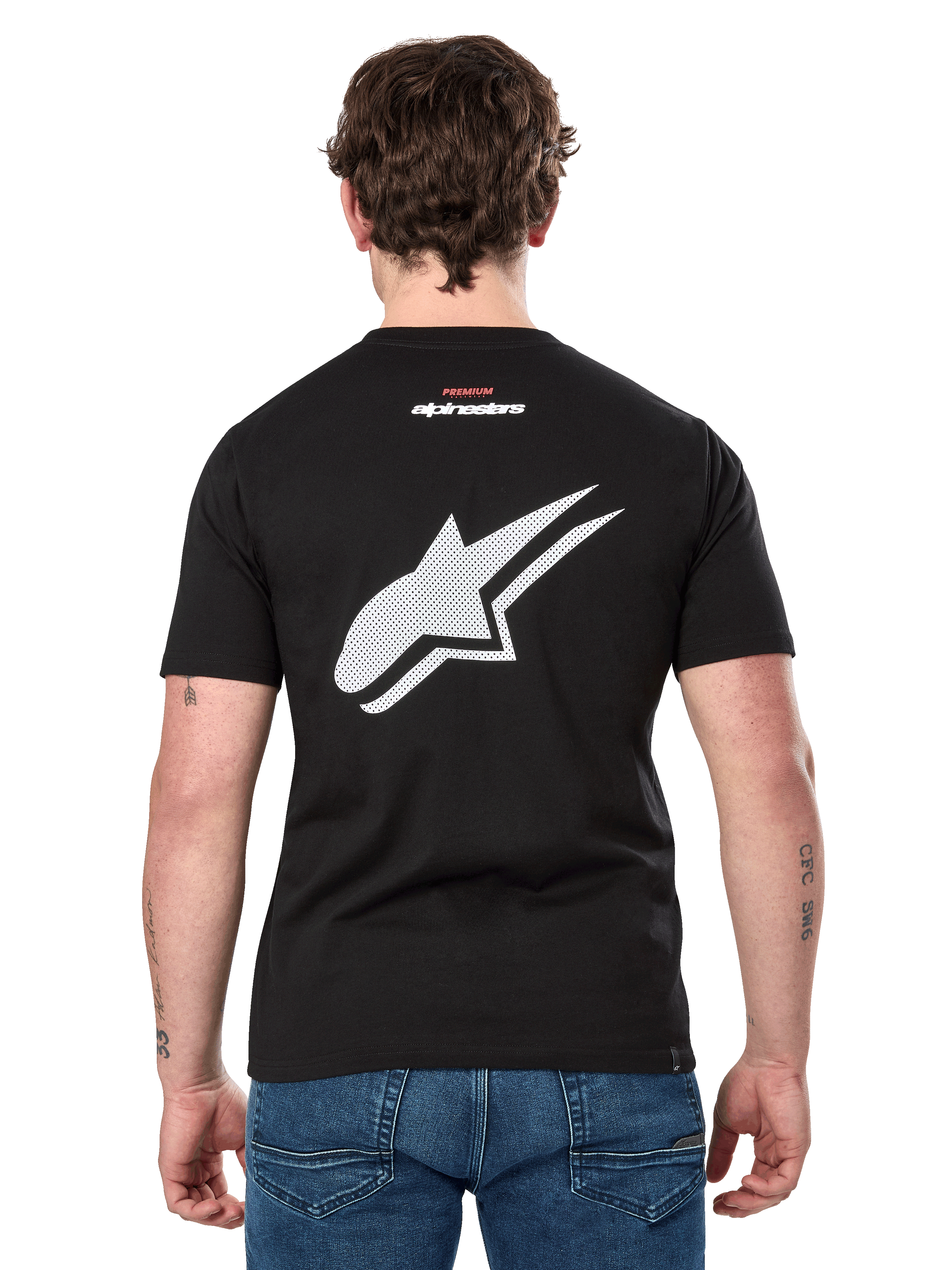 Alpinestars Formulate CSF Tee, maglietta a maniche corte, nero, vista posteriore con grande logo Astars bianco traforato e piccolo marchio Alpinestars, abbigliamento sportivo casual ispirato al motorsport