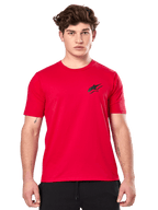 Alpinestars Formulate CSF Tee, t-shirt a maniche corte, rosso con un piccolo logo Astars nero sul petto, abbigliamento casual motorsport