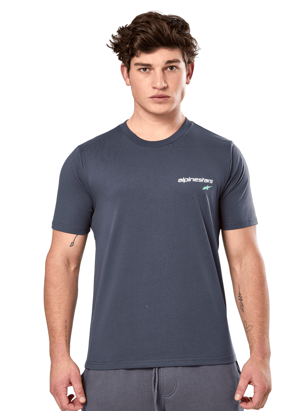 Alpinestars No Barrier CSF Tee, maglietta a maniche corte, grigio scuro, logo Alpinestars bianco con stella verde acqua sul petto, abbigliamento casual motorsport streetwear