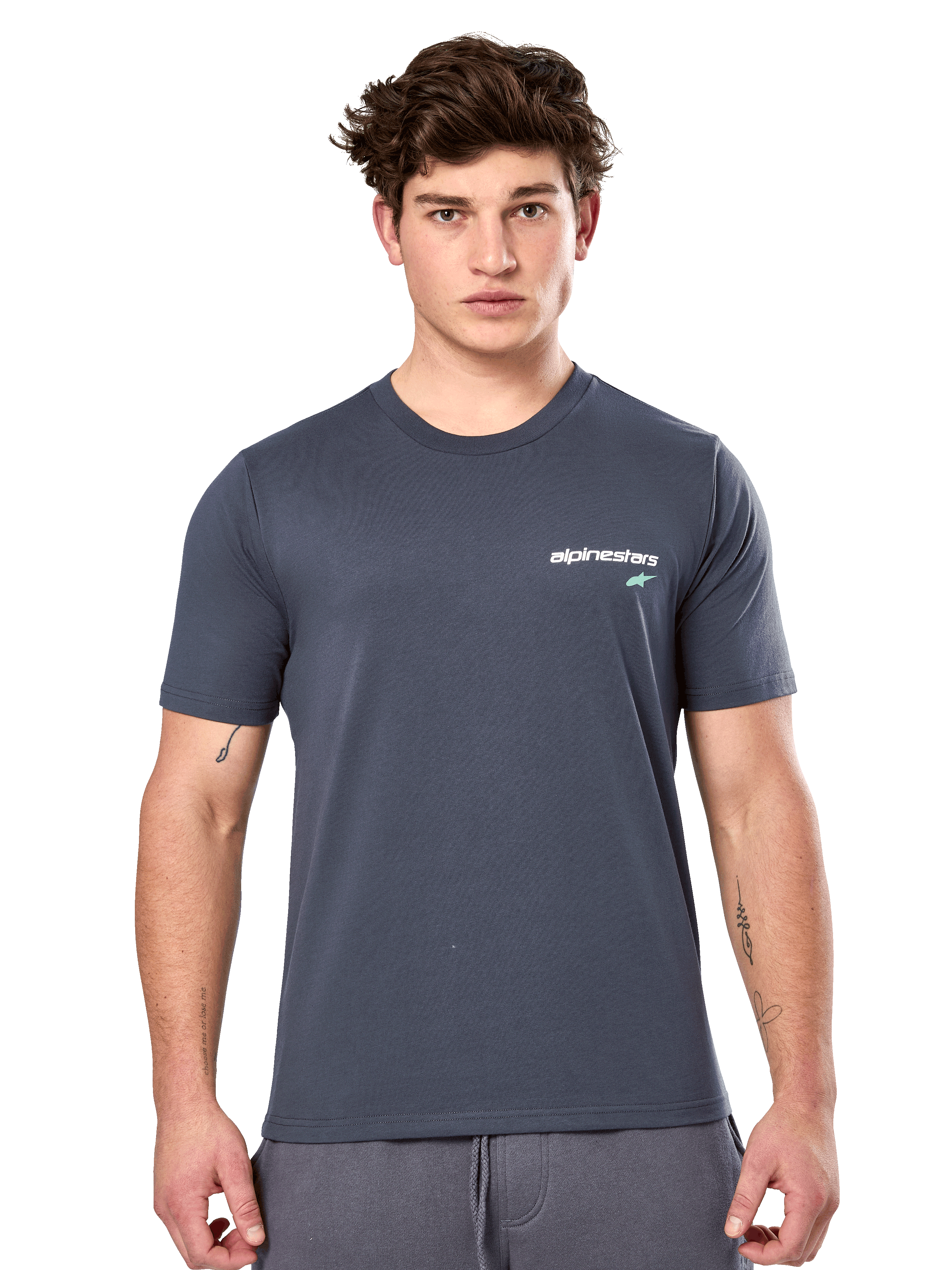 Alpinestars No Barrier CSF Tee, maglietta a maniche corte, grigio scuro, logo Alpinestars bianco con stella verde acqua sul petto, abbigliamento casual motorsport streetwear