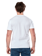 Alpinestars Dot Carbon Csf Tee, t-shirt a maniche corte, bianco, vista posteriore su modello, indossata con jeans in denim blu, abbigliamento casual motorsport streetwear
