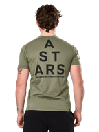 Alpinestars Attrition Performance Tee, t-shirt a maniche corte, verde chiaro, vista posteriore con grande grafica nera "A STARS" e testo "NEW INNOVATION TO PROTECT OUR FUTURE", abbigliamento sportivo tecnico sostenibile