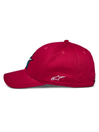 Cappello Alpinestars Elemental, rosso, vista di profilo laterale, visiera curva e corona strutturata, logo Alpinestars bianco ricamato sul lato, copricapo casual di ispirazione motorsport