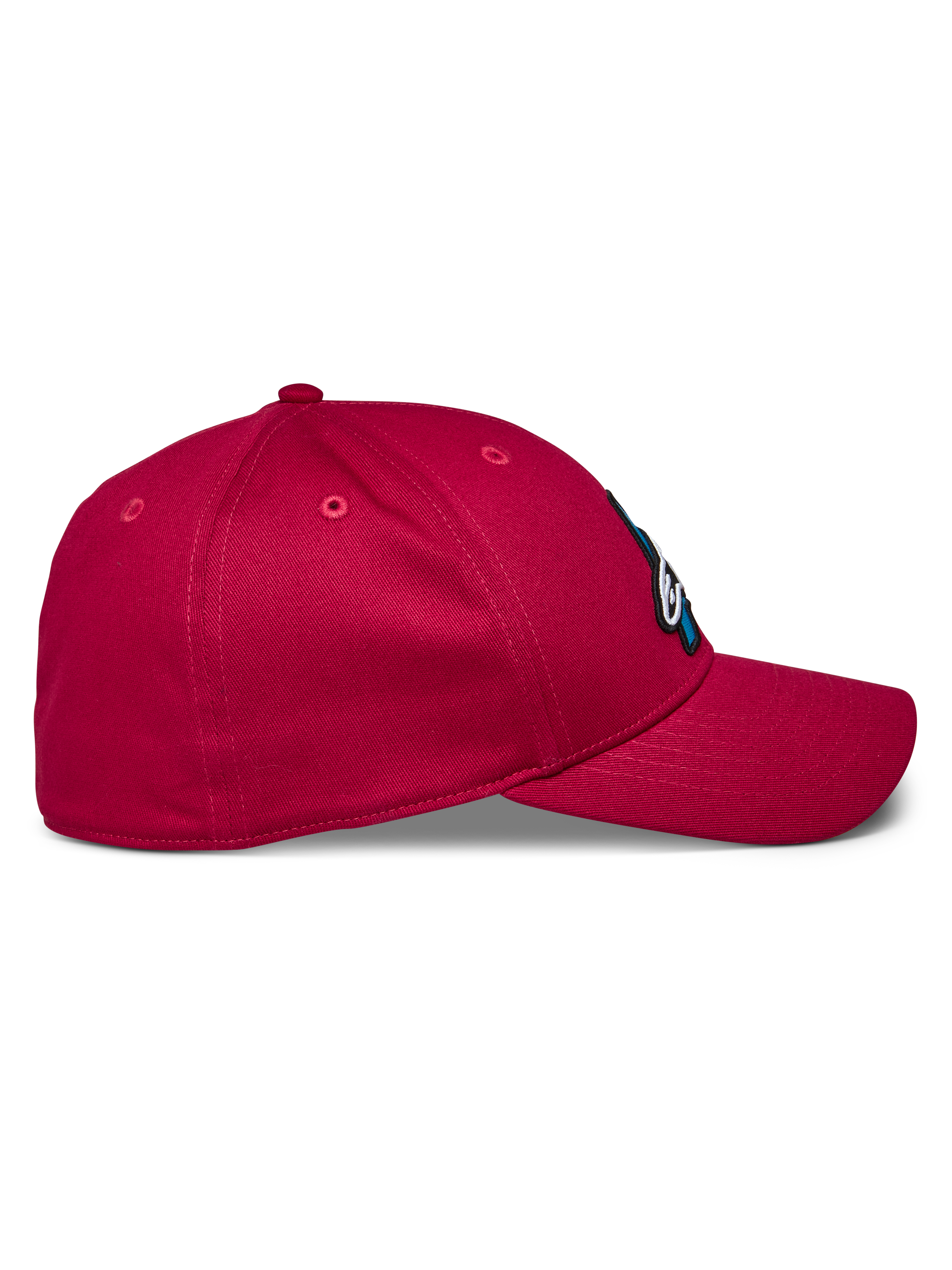 Cappello Alpinestars Elemental, cappellino da baseball rosso, vista di profilo laterale con visiera curva e corona strutturata, tessuto twill elasticizzato, abbigliamento sportivo casual da motorsport