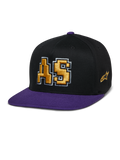 Alpinestars Franchise Hat, cappellino con visiera piatta, nero e viola, logo AS ricamato in 3D color oro con contorno bianco, visiera e bottone superiore viola, design strutturato Flex Fit