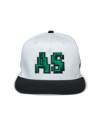 Cappello Alpinestars Franchise, cappello con visiera piatta, bianco e nero, logo AS ricamato in 3D verde sul davanti, corona strutturata con visiera piatta nera, copricapo casual ispirato al motorsport