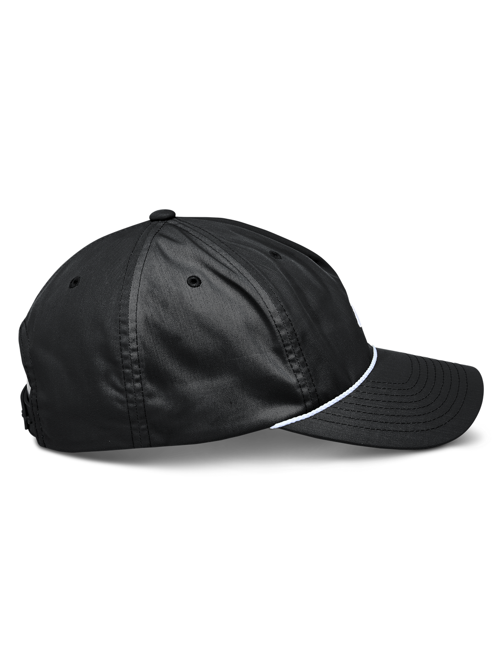 Cappello Alpinestars Tyler, cappello snapback nero visto di profilo, visiera curva, finitura in corda intrecciata bianca, corona bassa non strutturata, twill di poliestere riciclato, abbigliamento sportivo casual