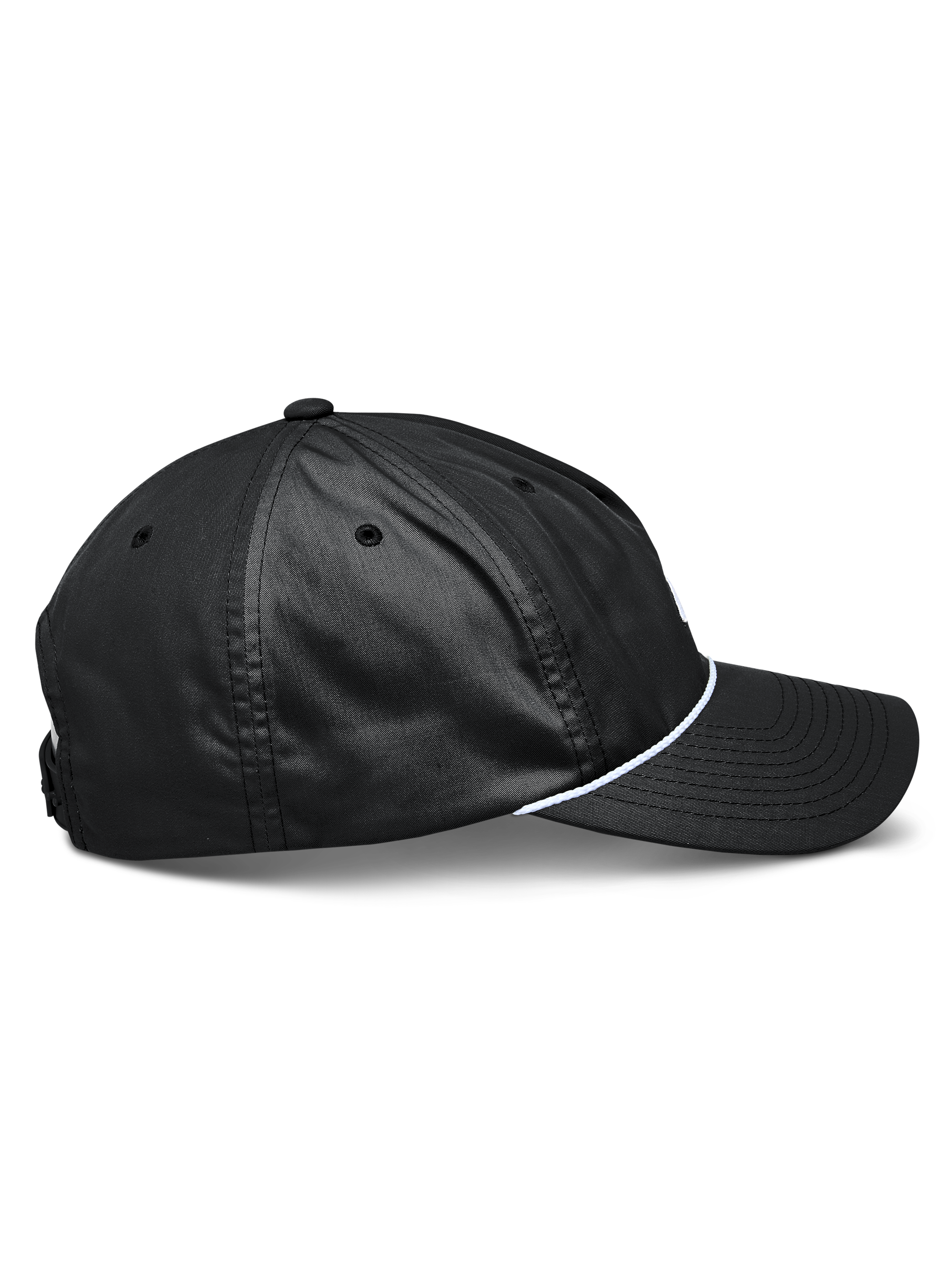 Cappello Alpinestars Tyler, cappello snapback nero visto di profilo, visiera curva, finitura in corda intrecciata bianca, corona bassa non strutturata, twill di poliestere riciclato, abbigliamento sportivo casual