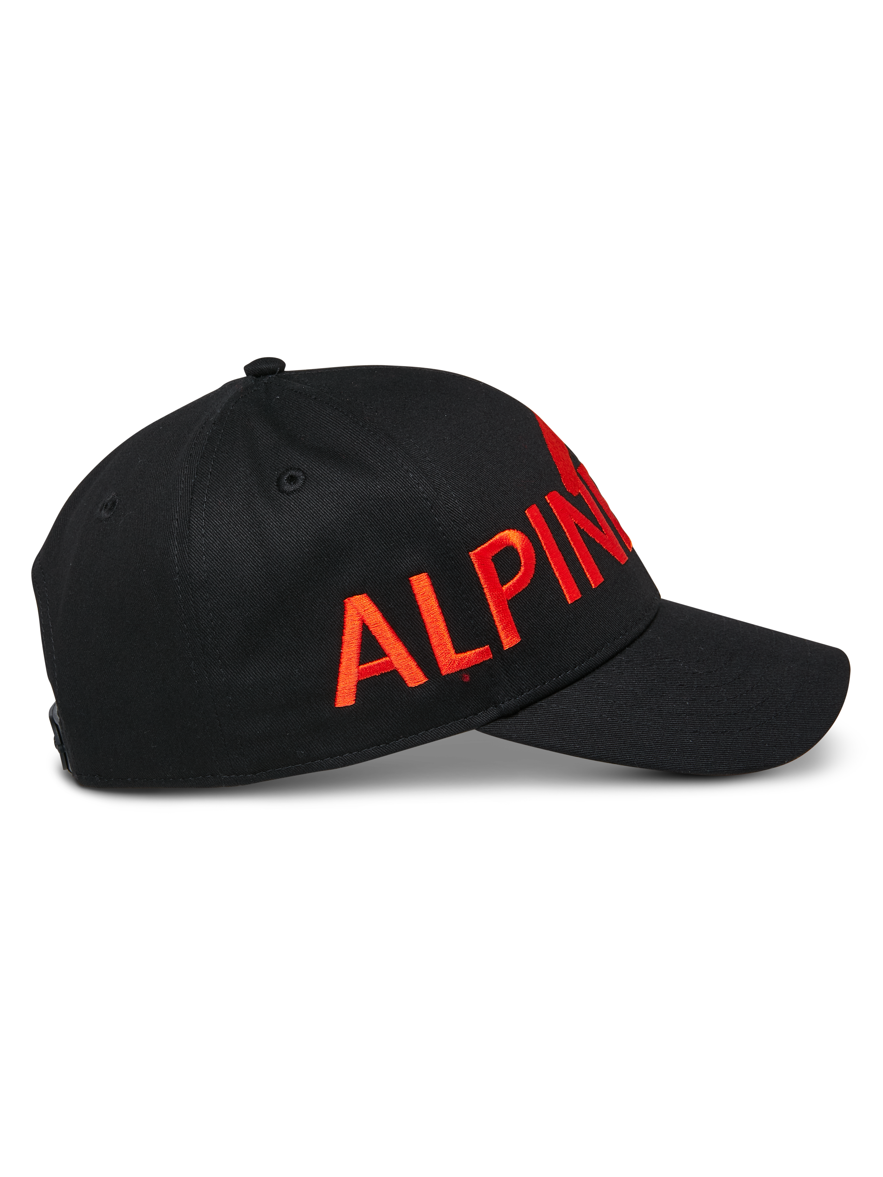 Cappello Alpinestars Committed, cappellino da baseball snapback nero, grande logo ricamato piatto rosso, visiera curva e corona strutturata, accessorio sportswear casual