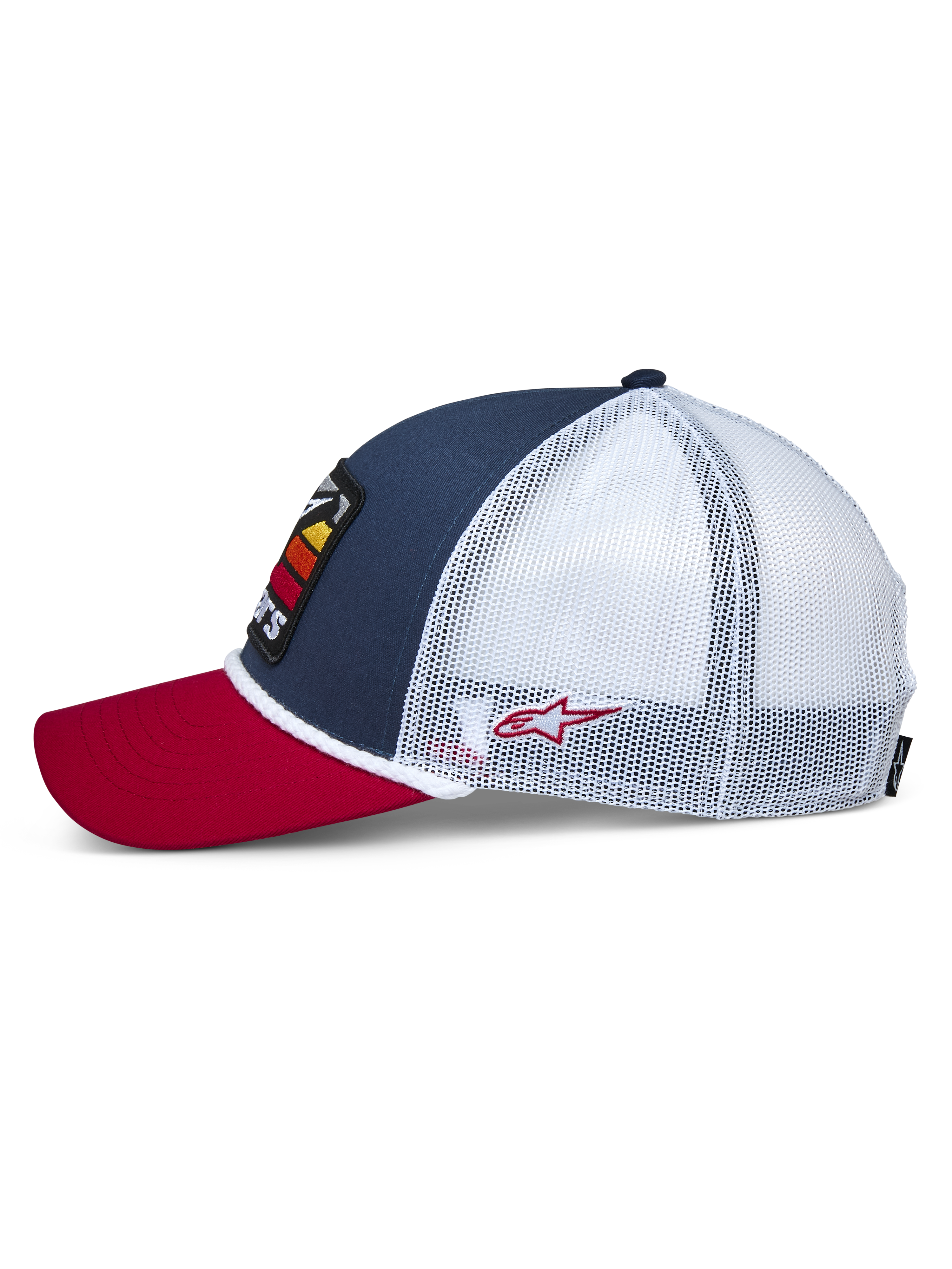 Cappello Alpinestars Selica Trucker, vista laterale, visiera curva rossa, pannello frontale blu navy con retro in rete bianca, rifinitura in corda intrecciata bianca, piccolo logo ricamato rosso, copricapo casual ispirato al motorsport