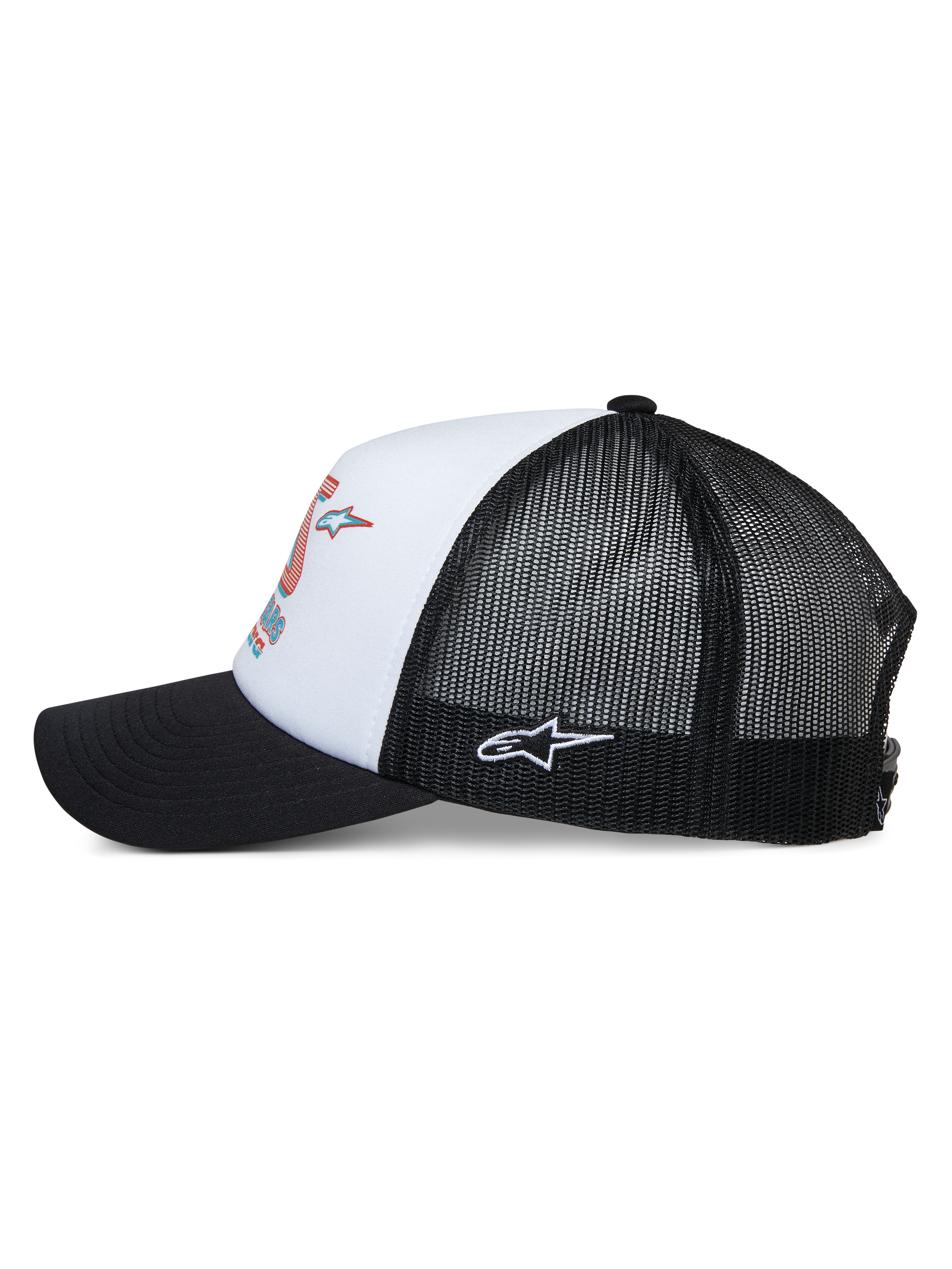 Cappello Trucker Alpinestars Ayess, vista laterale, corona in schiuma bianca con stampa racing colorata, visiera curva nera, pannelli posteriori in rete nera con logo Astar bianco ricamato sul lato, copricapo casual ispirato al motorsport