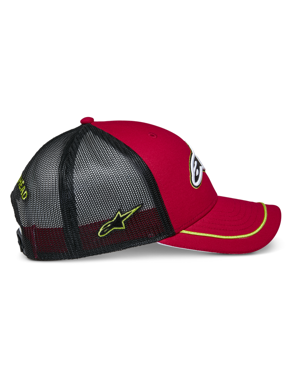 Cappello Trucker Alpinestars Exceed, rosso e nero con dettagli giallo neon, visiera curva con rifinitura sutache giallo neon, corona strutturata rossa e retro in mesh nera con logo laterale ricamato, stile casual motorsport