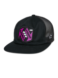Alpinestars That Way Trucker Hat, cappello snapback nero con retro in rete, visiera piatta, patch rosa e viola 'Vision One Goal', logo Alpinestars a stella bianco, sportswear casual