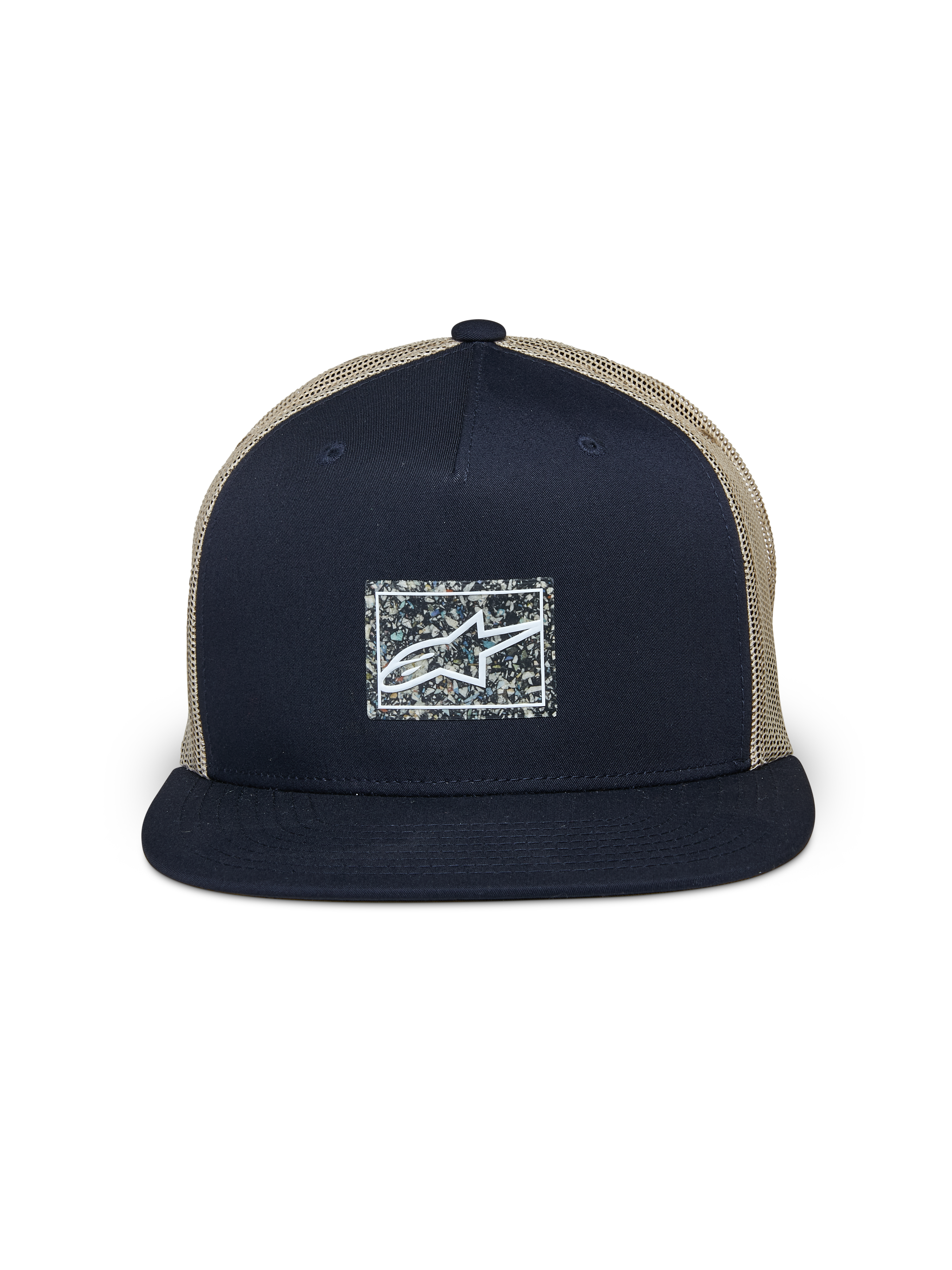 Cappello Alpinestars Mackinic Trucker, blu navy e kaki, cappellino trucker con visiera piatta, pannello frontale blu strutturato con toppa logo rettangolare maculata riciclata, retro in rete kaki, copricapo casual ispirato al motorsport