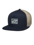 Alpinestars Mackinic Trucker Hat, cappello snapback con visiera piatta, rete blu navy e kaki, patch logo quadrata frontale con sfondo screziato, accessorio lifestyle casual