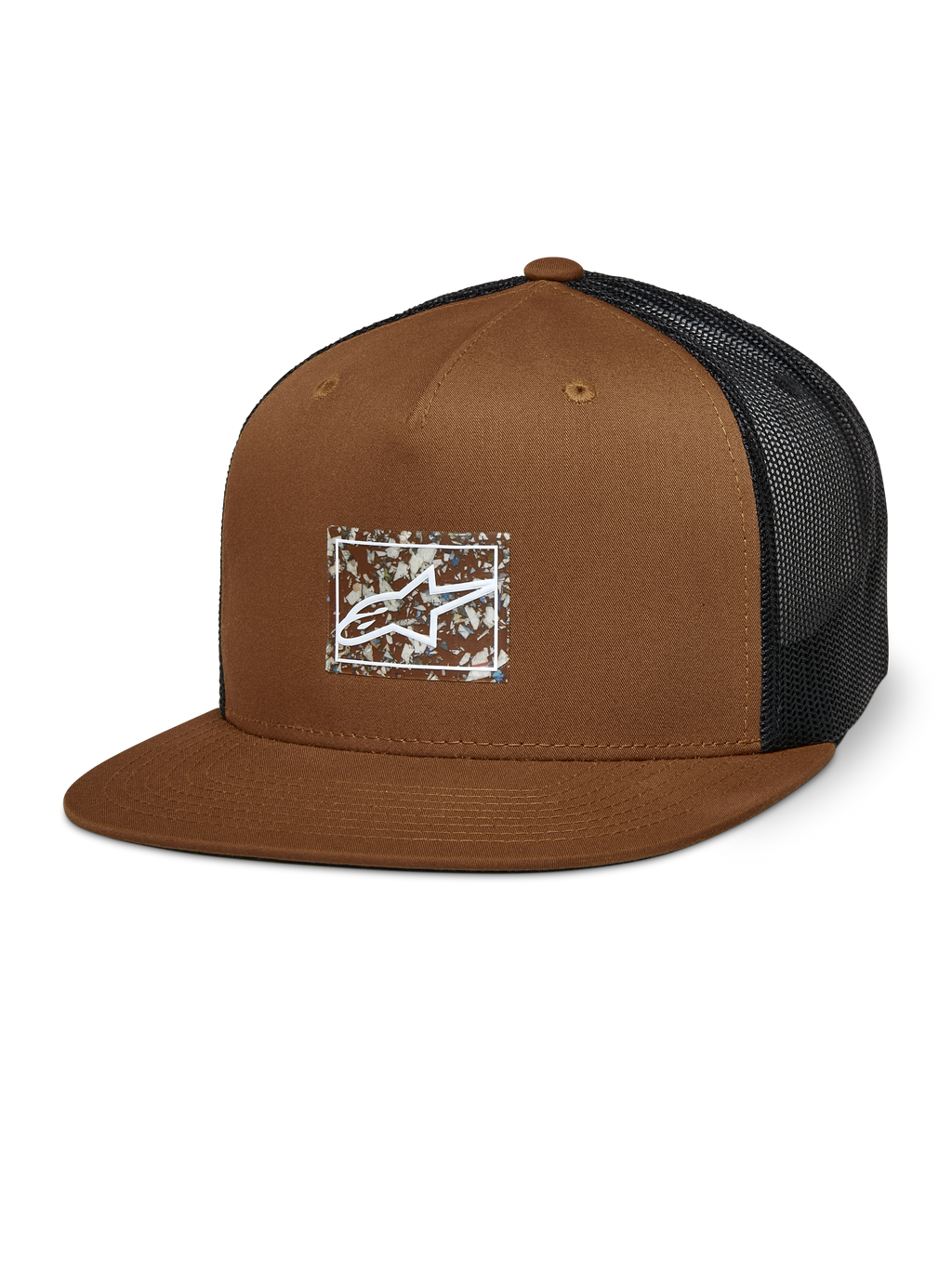 Alpinestars Mackinic Trucker Hat, cappello marrone con retro in mesh nero, corona strutturata e visiera piatta, logo A-star bianco su patch rettangolare screziata, copricapo casual ispirato al motorsport