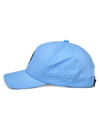 Cappello Alpinestars Apex, blu, vista laterale di profilo, visiera curva con pannelli laterali traforati per la ventilazione, tessuto tecnico traspirante, copricapo tecnico ispirato al motorsport