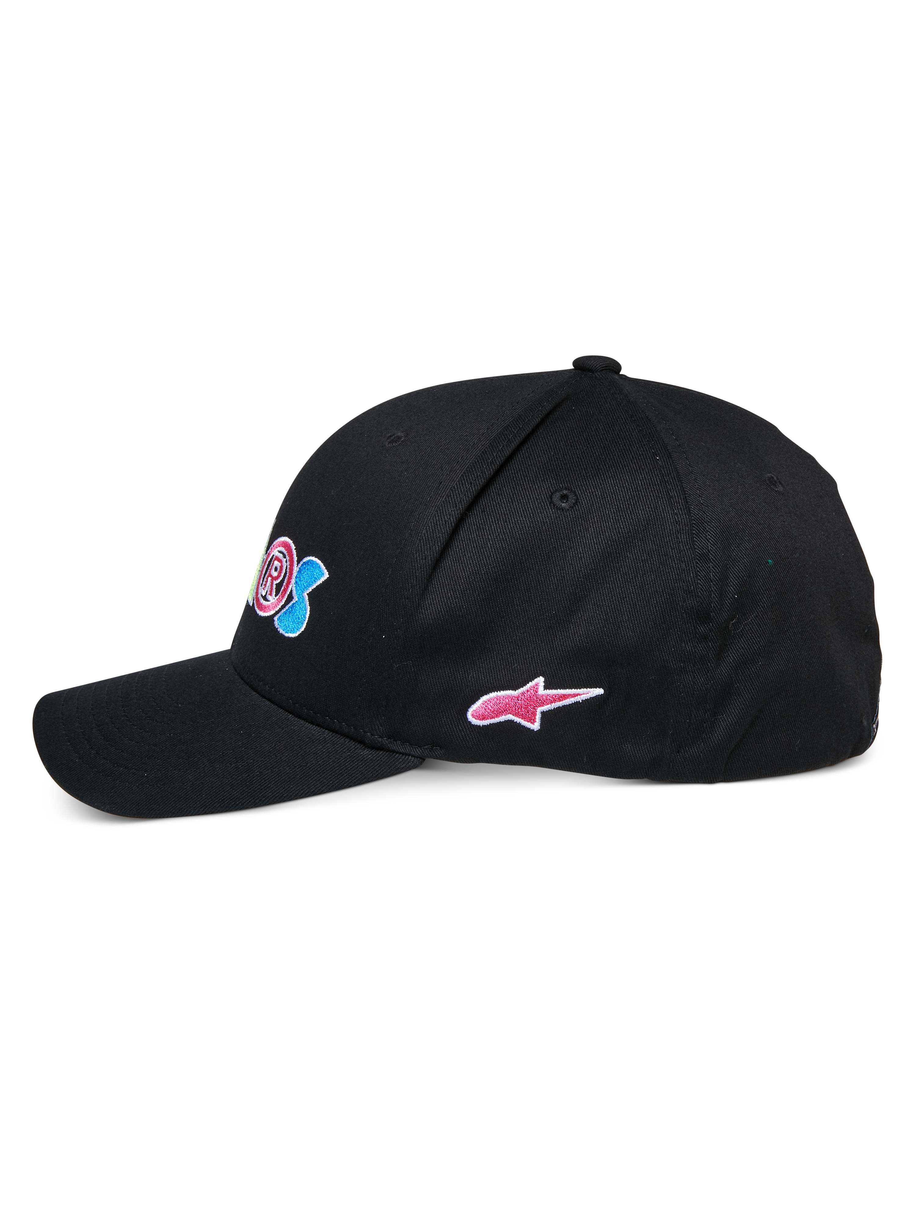 Cappello Alpinestars Cereal, cappellino da baseball nero, vista di profilo laterale, visiera curva con corona strutturata, con ricamo frontale colorato e logo Alpinestars a stella rosa sul lato, copricapo sportivo casual