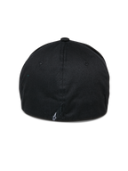 Cappello Alpinestars Cereal, berretto da baseball nero, vista posteriore con costruzione retro flessibile e un piccolo logo bianco ricamato alla base, copricapo sportswear casual
