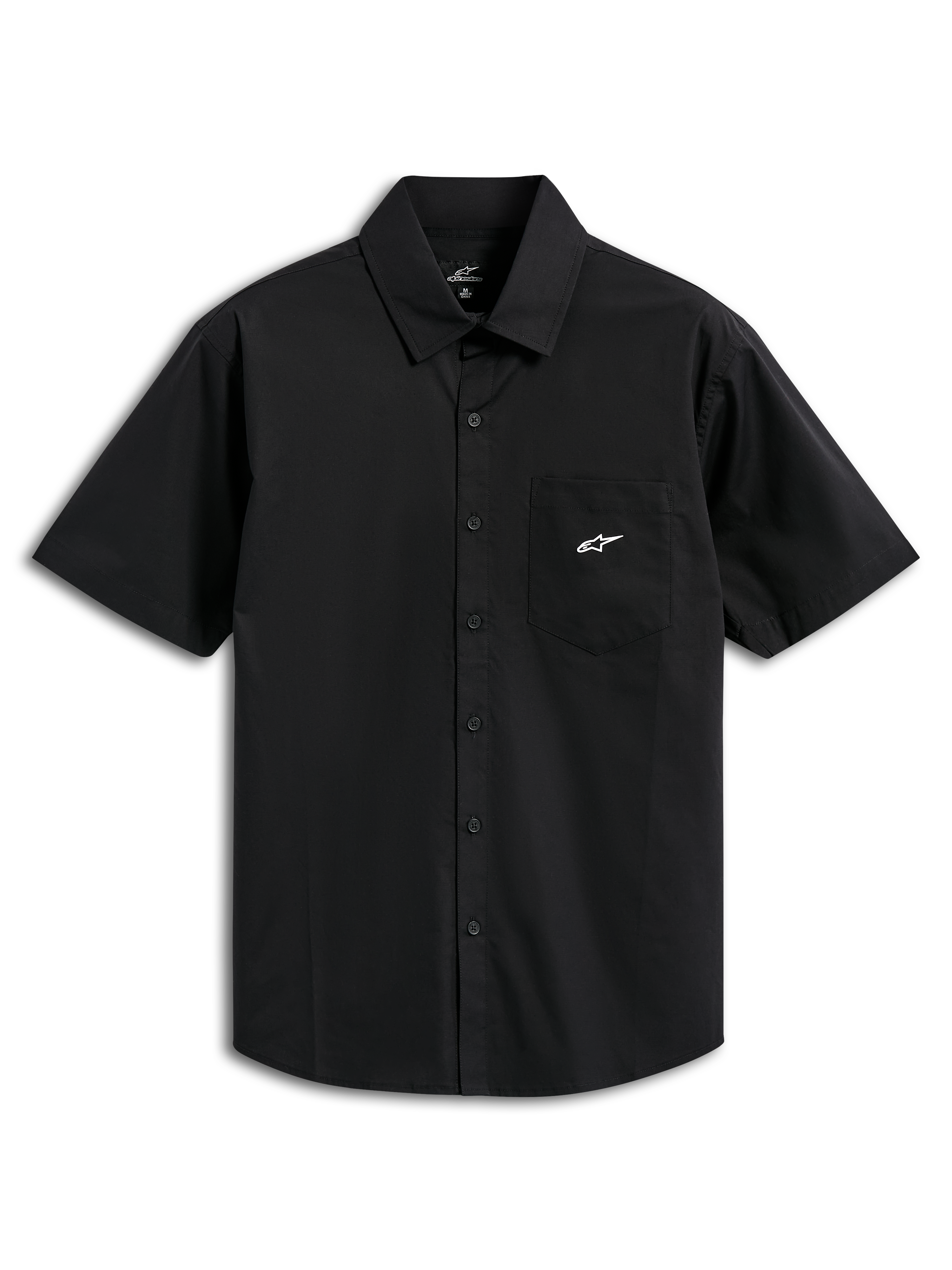 Alpinestars Strive Woven Shirt, camicia a maniche corte con bottoni, nera, con logo Astar bianco sul taschino, colletto classico e abbottonatura frontale, streetwear casual ispirato al motorsport