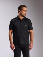 Alpinestars Strive Woven Shirt, camicia a maniche corte con bottoni, nero, logo Alpinestars bianco sul taschino, streetwear casual motorsport