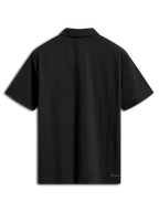Alpinestars Impetus Sport Polo, polo a maniche corte, nero, vista posteriore che mostra il colletto dello stesso tessuto e il piccolo logo Alpinestars sull'orlo inferiore, abbigliamento sportivo casual in finta rete