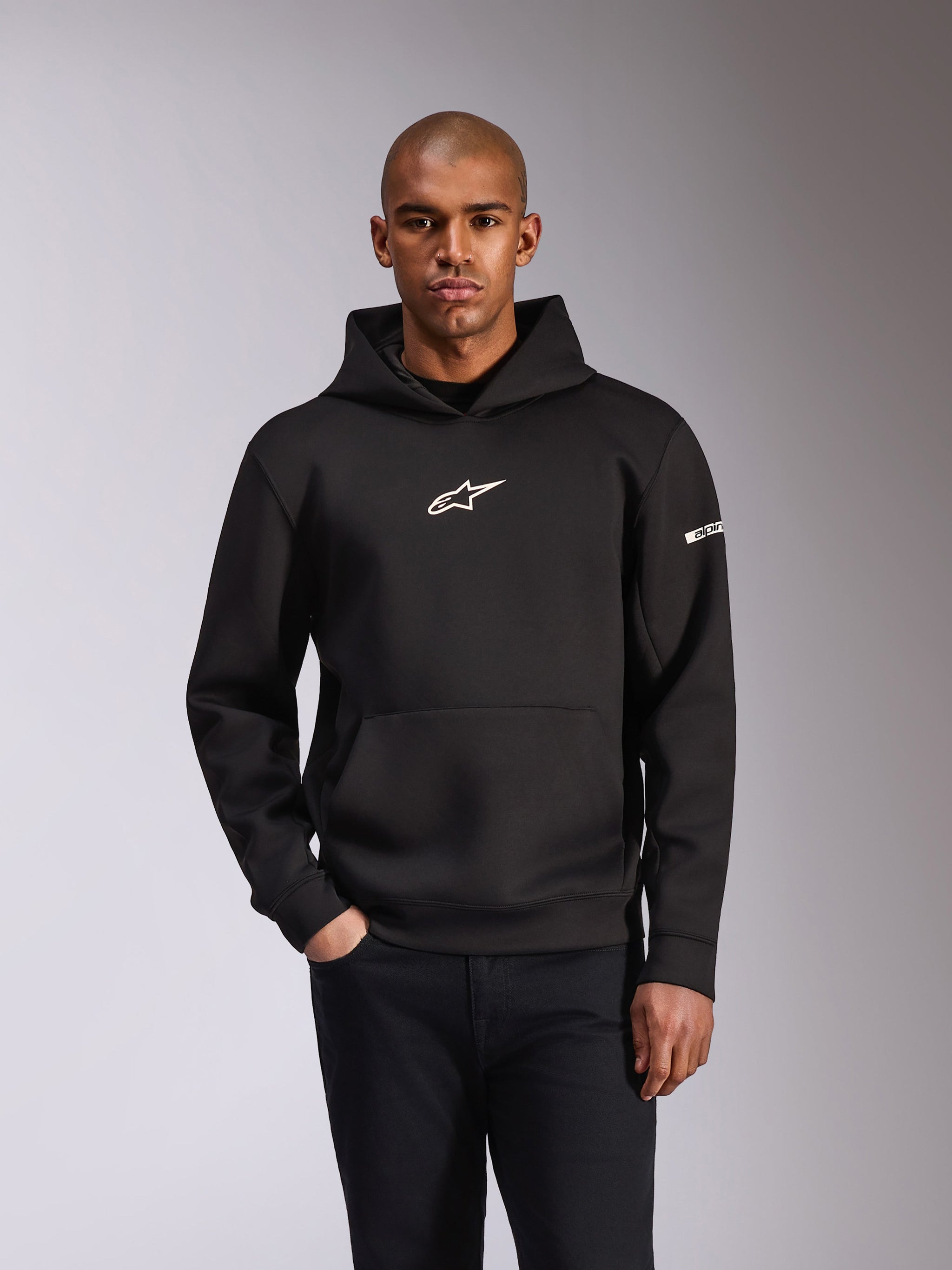 Felpa con cappuccio Alpinestars Insight, felpa nera, logo Astars bianco sul petto e scritta sulla manica, tasca a marsupio, pile double face tri-blend, streetwear casual motorsport