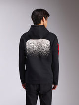 Felpa con cappuccio Alpinestars Obsessed, vista posteriore di felpa nera, con grande grafica bianca punteggiata a gradazione MX sulla schiena e loghi Alpinestars rossi sulle maniche, streetwear casual ispirato al motorsport