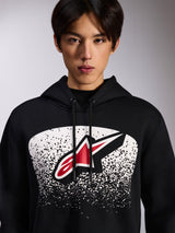 Alpinestars Obsessed Hoodie, felpa nera con cappuccio, con logo Astars rosso e bianco all'interno di una grafica bianca a gradazione puntinata MX sul petto, indossata da un modello, abbigliamento streetwear casual da motorsport con cappuccio regolabile con cordino