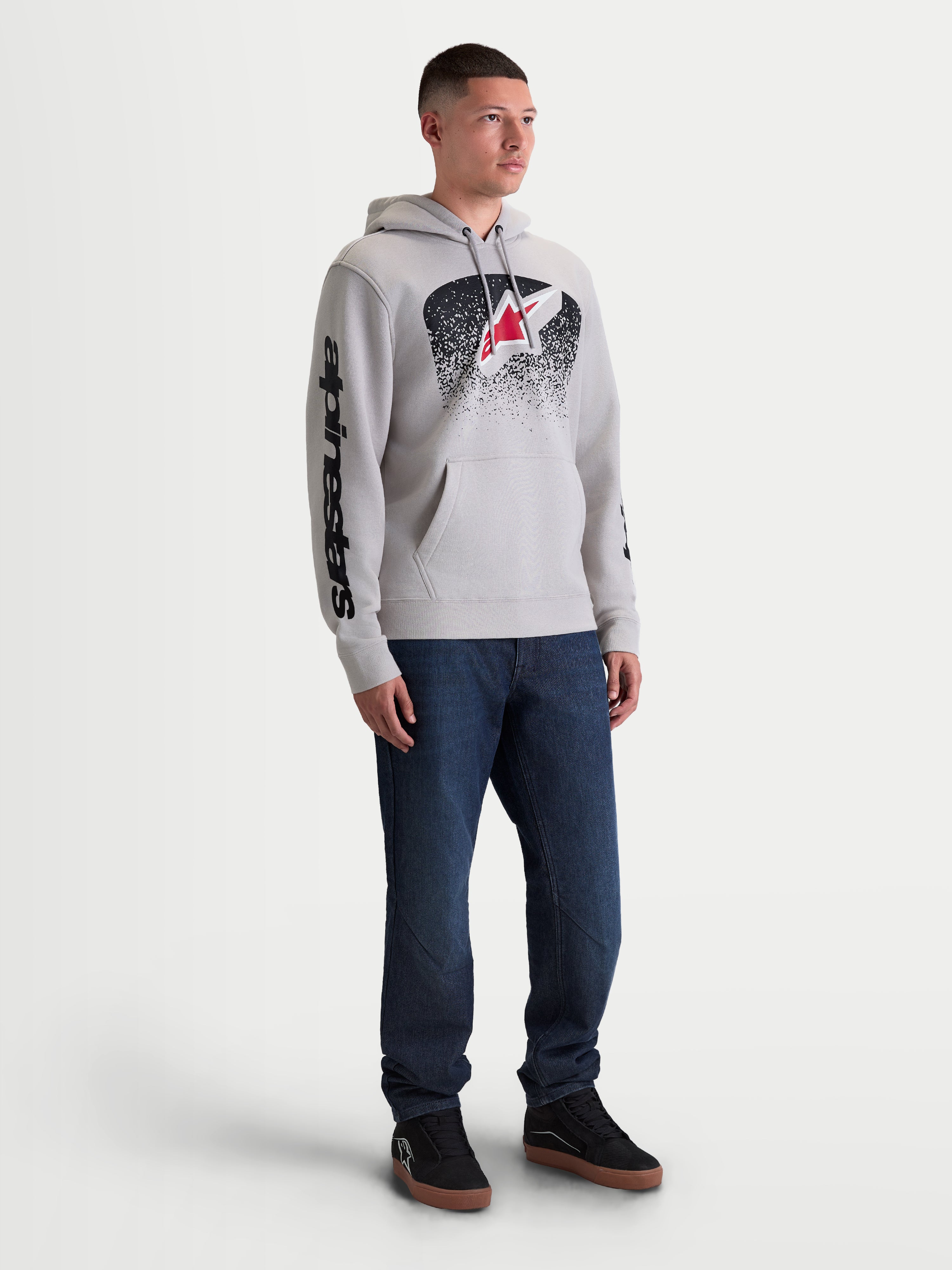 Alpinestars Felpa con cappuccio Obsessed, felpa da uomo sportswear in pile, grigio cemento con grafiche MX sfumate nere e logo Astars rosso, branding sulla manica e tasca a marsupio, stile casual motorsport