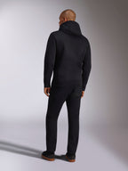 Alpinestars Felpa Ellipsoid, abbigliamento sportivo casual, felpa pullover nera con cappuccio, vista posteriore, caratterizzata da maniche lunghe e orlo a coste, abbinata a pantaloni neri, design moderno ispirato al motorsport