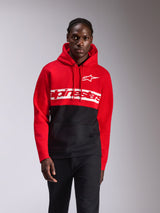 Alpinestars Parallel Hoodie, streetwear casual, a blocchi di colore rosso e nero, grande logo Alpinestars e logo Astars bianchi sul petto, cappuccio con cordino, tasca a marsupio frontale, design ispirato al motorsport