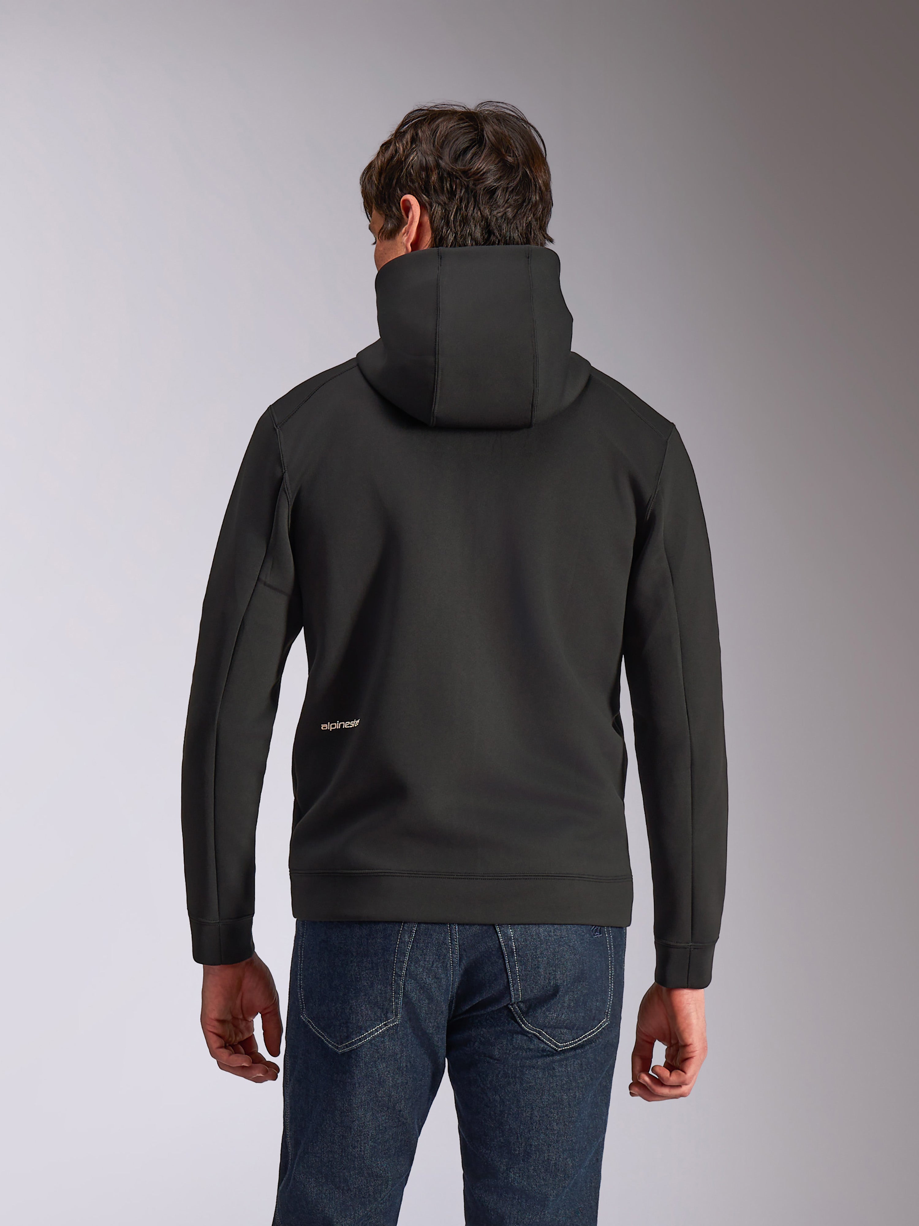 Alpinestars Cypher Hoodie, abbigliamento sportivo casual, nero, vista posteriore con cappuccio a collo alto e piccolo logo Alpinestars bianco sulla parte bassa della schiena, materiale in pile double-face tri-blend, design ispirato al motorsport