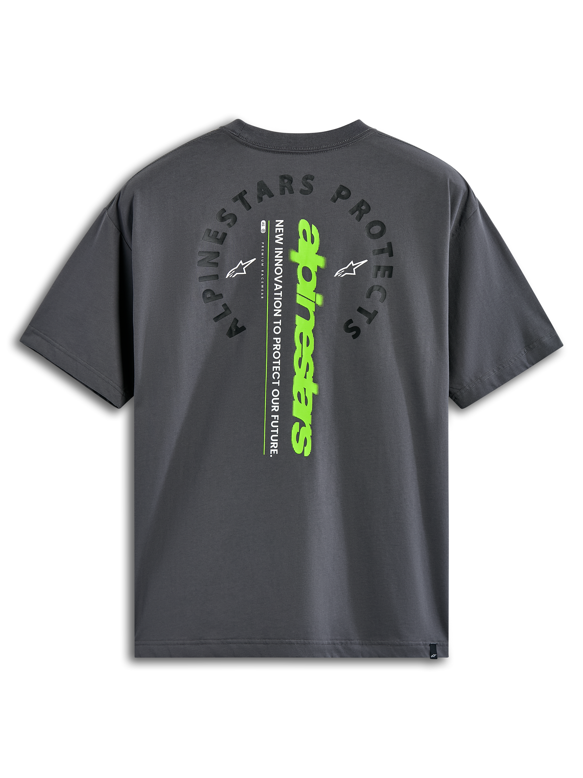 Alpinestars Overhang Oversized CSF Tee, maglietta a maniche corte, color carbone, vista posteriore con scritta 'Alpinestars Protects' ad arco e marchio verticale verde lime, streetwear casual ispirato al motorsport