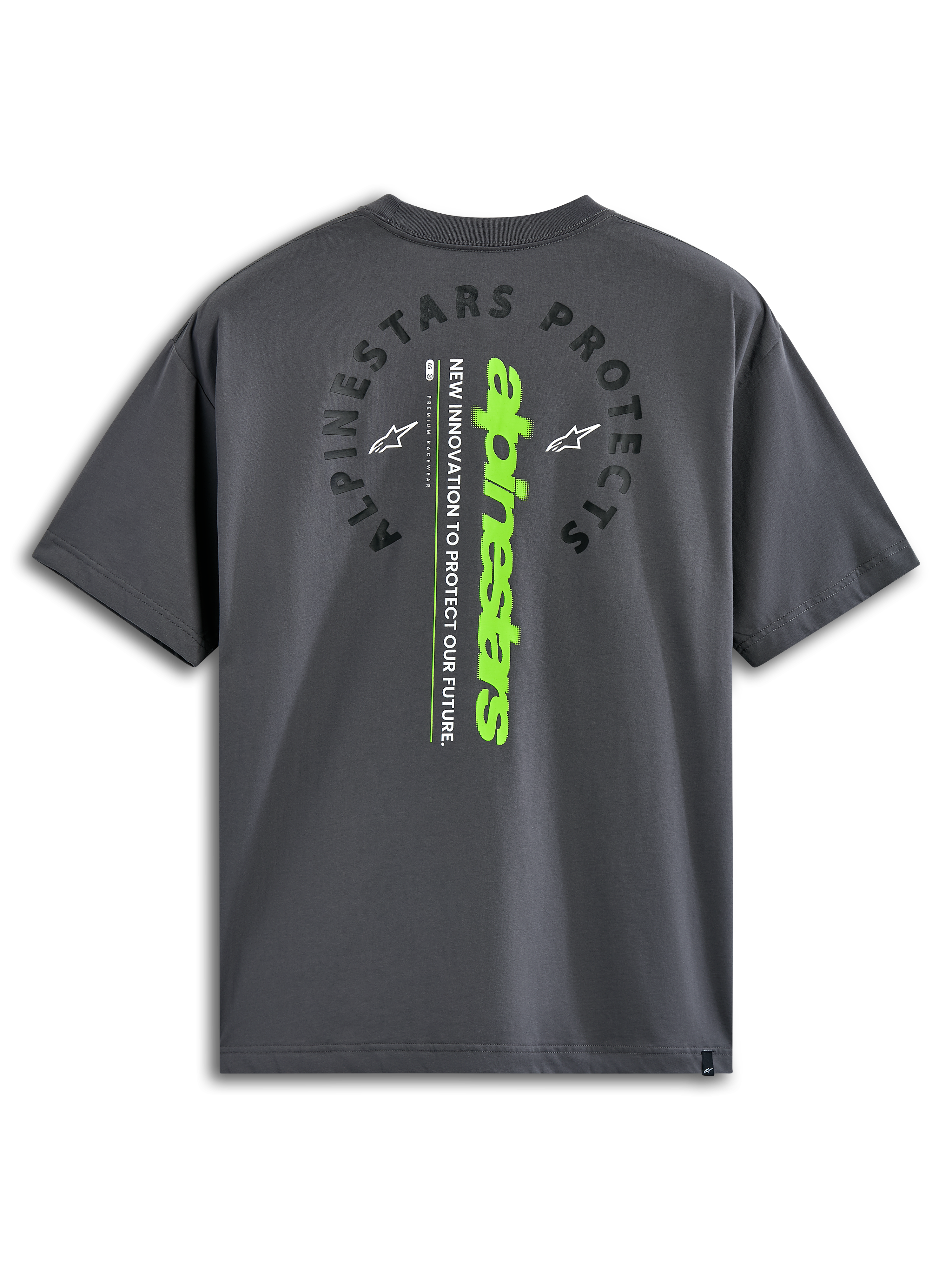 Alpinestars Overhang Oversized CSF Tee, maglietta a maniche corte, color carbone, vista posteriore con scritta 'Alpinestars Protects' ad arco e marchio verticale verde lime, streetwear casual ispirato al motorsport